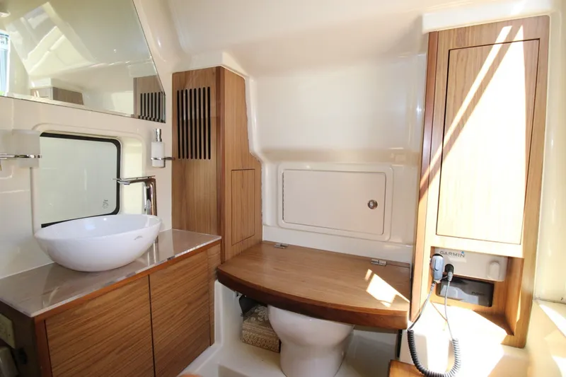 Slide: The Image of Chris-Craft Catalina 34 2020 - 16