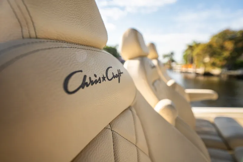 Slide: The Image of Chris-Craft Catalina 34 2020 - 19