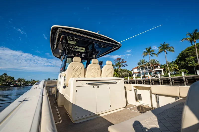 Slide: The Image of Chris-Craft Catalina 34 2020 - 7