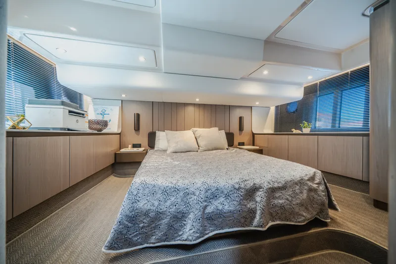 Slide: The Image of Azimut 50 FLY 2022 - 15