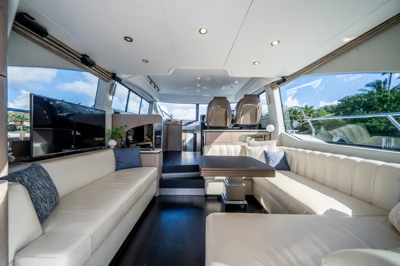 Slide: The Image of Azimut 50 FLY 2022 - 22