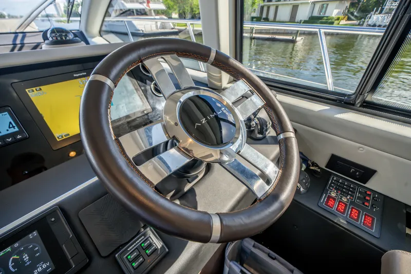 Slide: The Image of Azimut 50 FLY 2022 - 31