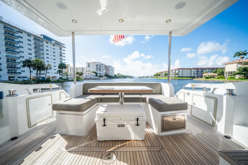 Slide: The Image of Azimut 50 FLY 2022 - 38