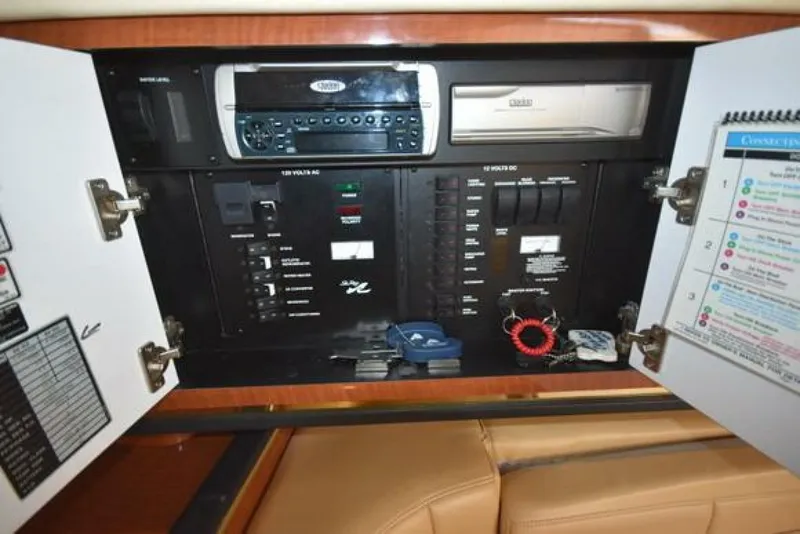 Slide: The Image of Sea Ray 290 Amberjack 2002 - 32