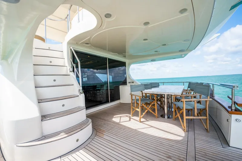 Slide: The Image of Azimut 80 Carat 2004 - 10