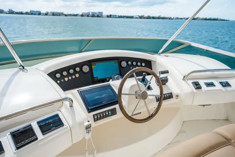 Slide: The Image of Azimut 80 Carat 2004 - 8