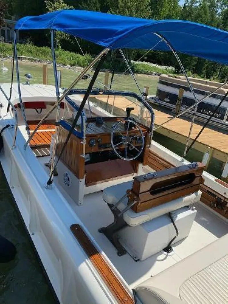 Slide: The Image of Boston Whaler 21 Outrage Rib Side 1972 - 4