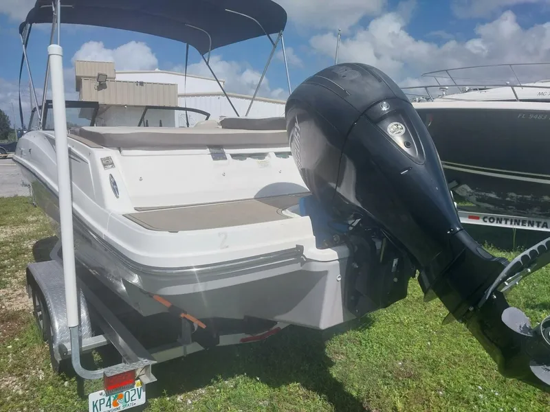 Slide: The Image of Bayliner VR5 2017 - 2