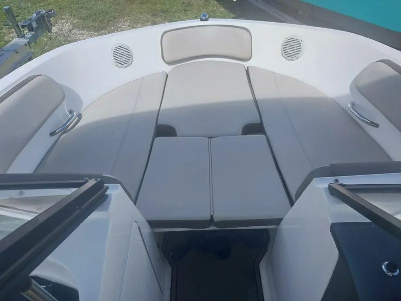 Slide: The Image of Bayliner VR5 2017 - 3