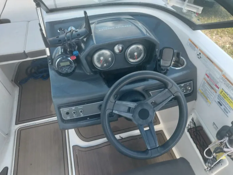 Slide: The Image of Bayliner VR5 2017 - 4