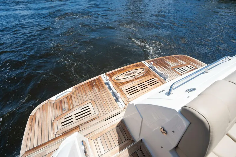 Slide: The Image of Sea Ray 510 Fly 2016 - 10