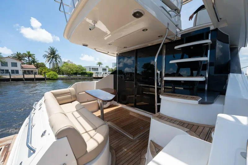 Slide: The Image of Sea Ray 510 Fly 2016 - 12