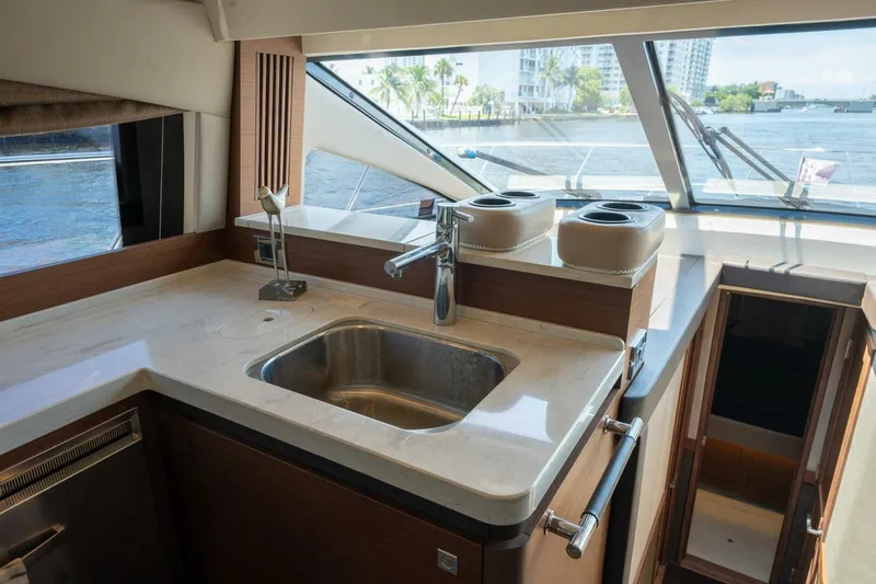 Slide: The Image of Sea Ray 510 Fly 2016 - 21