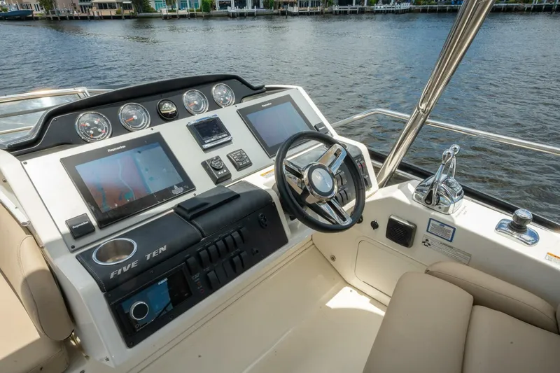 Slide: The Image of Sea Ray 510 Fly 2016 - 32