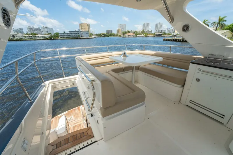Slide: The Image of Sea Ray 510 Fly 2016 - 34