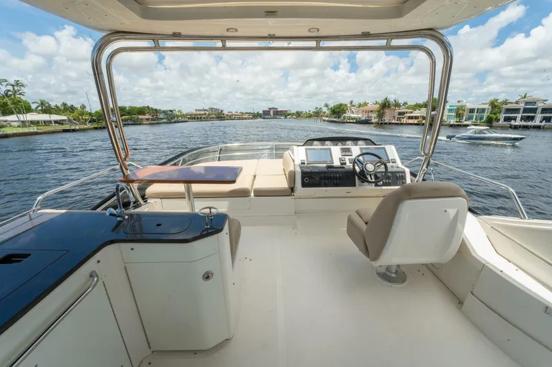 Slide: The Image of Sea Ray 510 Fly 2016 - 36