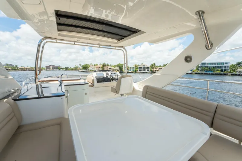 Slide: The Image of Sea Ray 510 Fly 2016 - 37