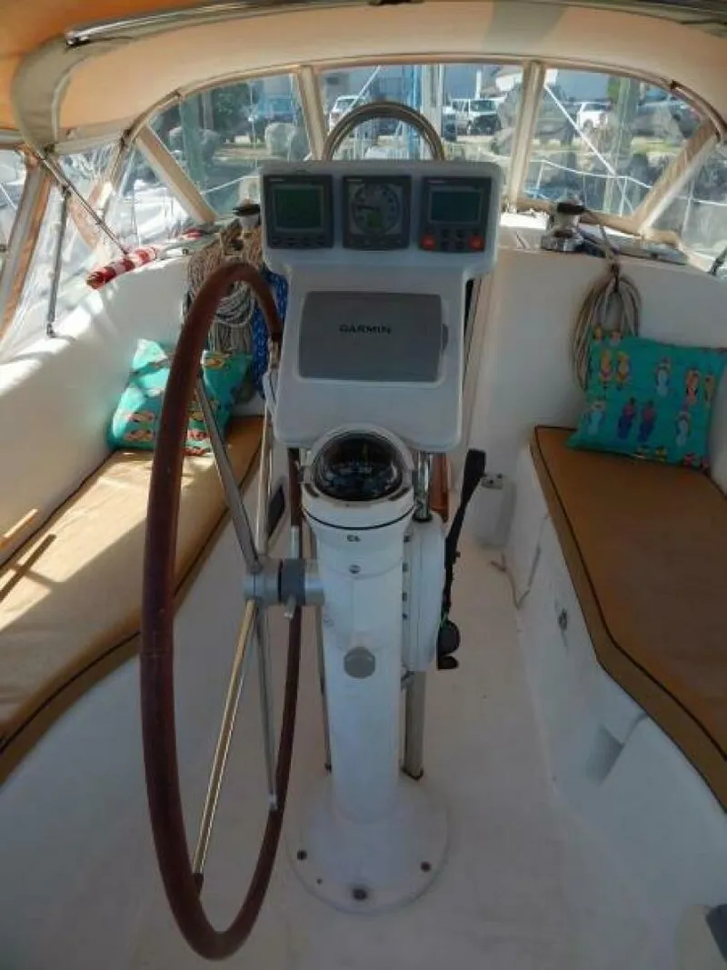 Slide: The Image of Beneteau 373 2004 - 17