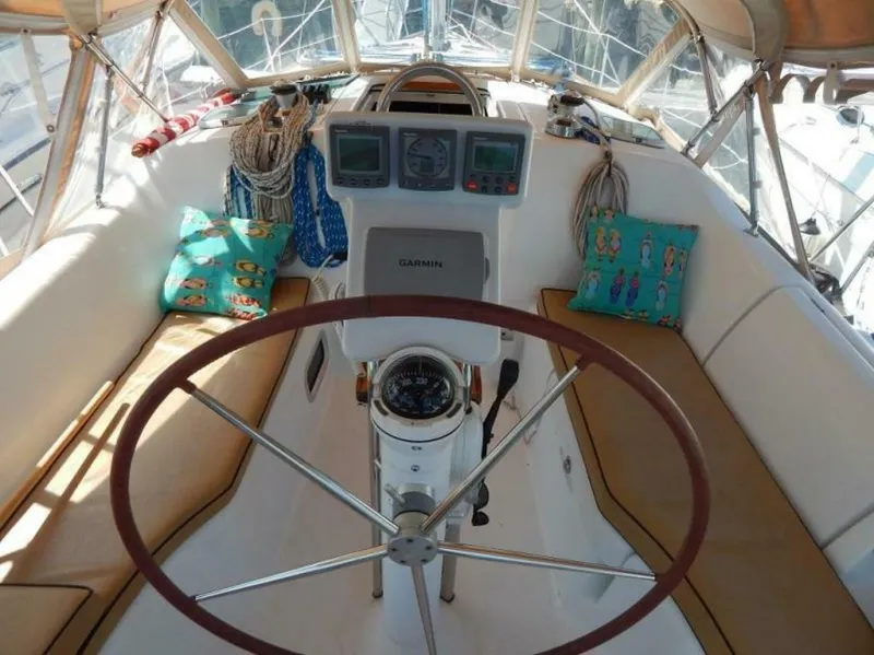 Slide: The Image of Beneteau 373 2004 - 18