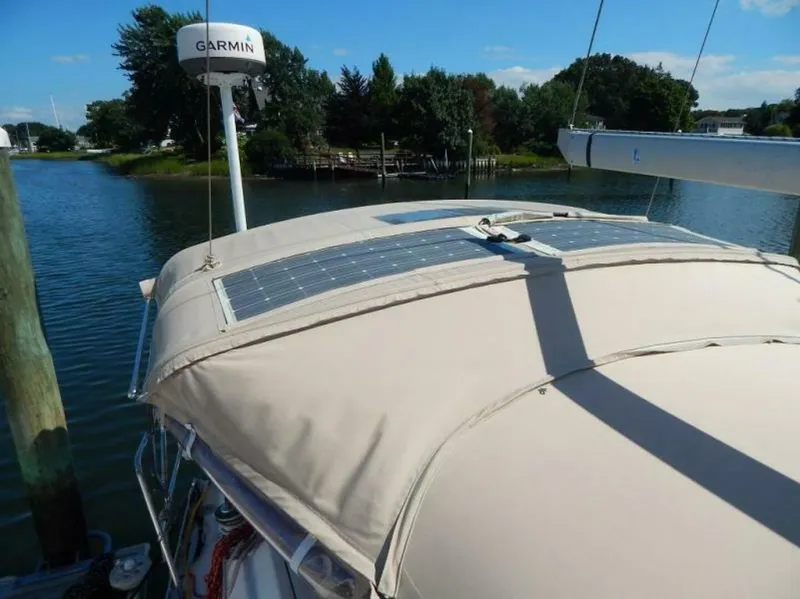Slide: The Image of Beneteau 373 2004 - 23