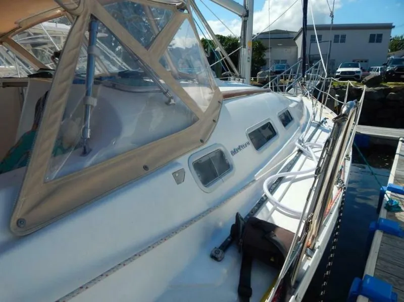 Slide: The Image of Beneteau 373 2004 - 25
