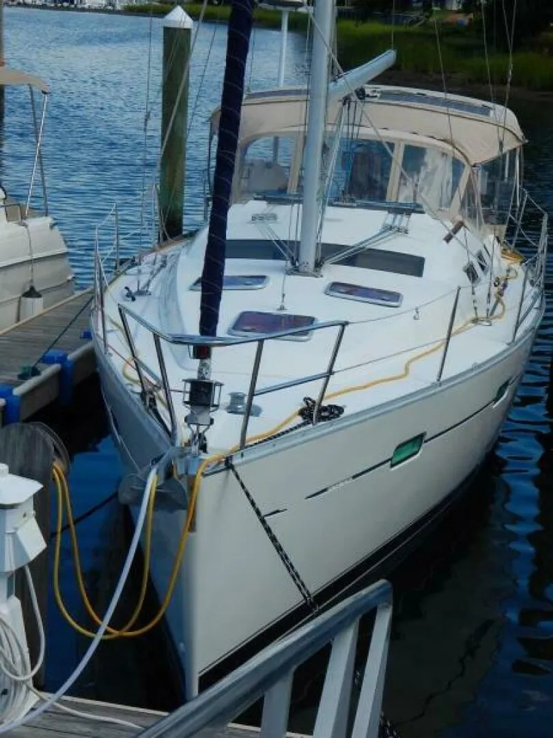 Slide: The Image of Beneteau 373 2004 - 26