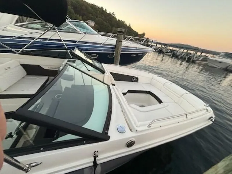 Slide: The Image of Sea Ray SDX 270 2019 - 4