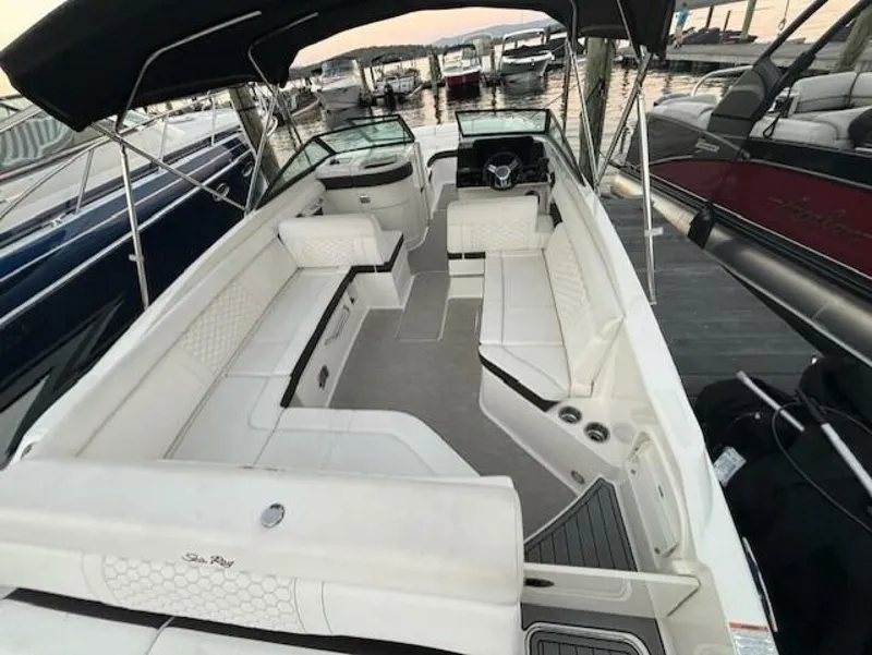 Slide: The Image of Sea Ray SDX 270 2019 - 6