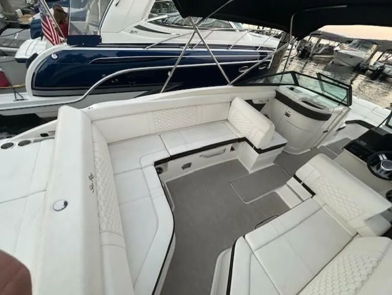 Slide: The Image of Sea Ray SDX 270 2019 - 7