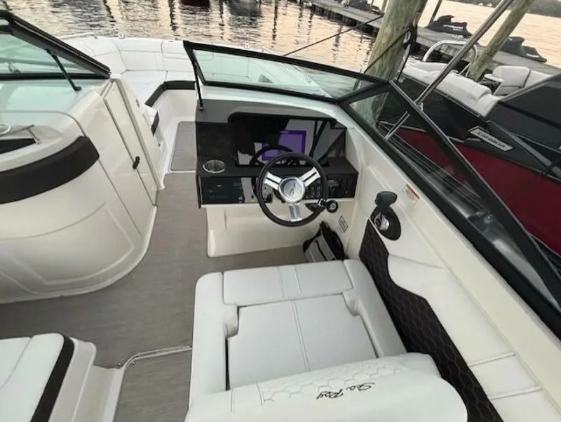 Slide: The Image of Sea Ray SDX 270 2019 - 8