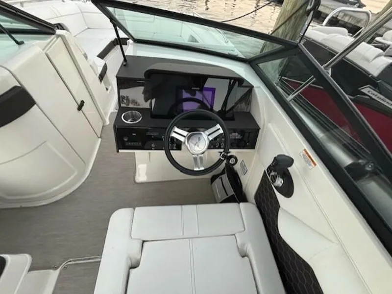 Slide: The Image of Sea Ray SDX 270 2019 - 9