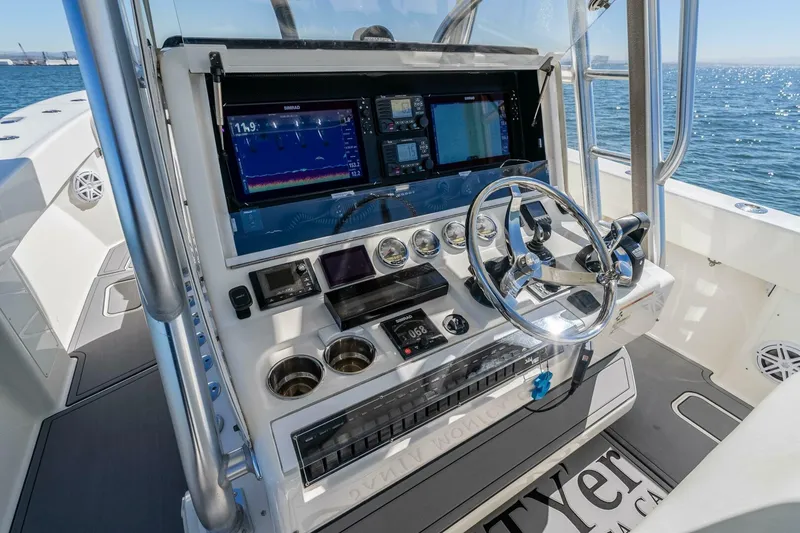 Slide: The Image of SeaVee 370 Z 2018 - 15