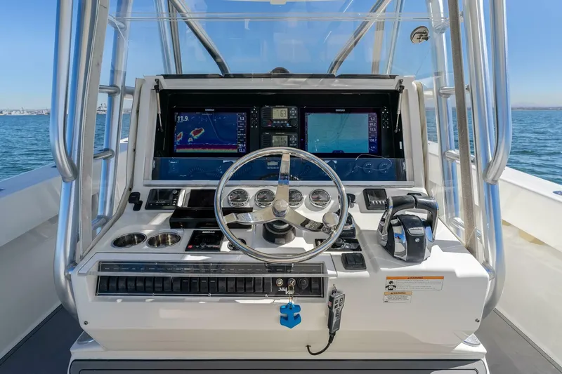 Slide: The Image of SeaVee 370 Z 2018 - 16