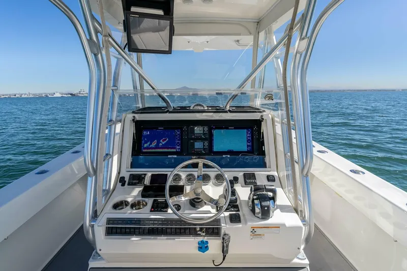Slide: The Image of SeaVee 370 Z 2018 - 17