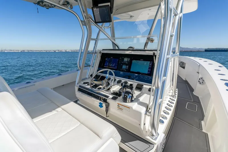 Slide: The Image of SeaVee 370 Z 2018 - 18