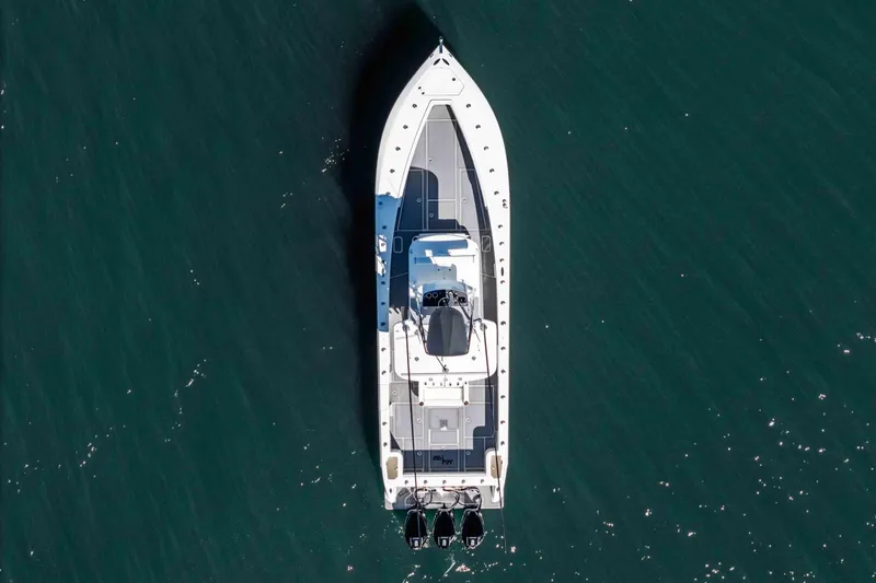 Slide: The Image of SeaVee 370 Z 2018 - 23
