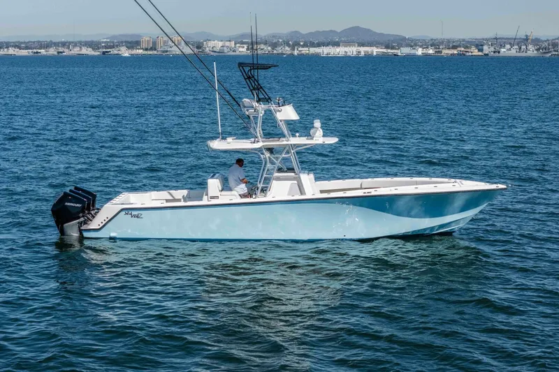 Slide: The Image of SeaVee 370 Z 2018 - 27