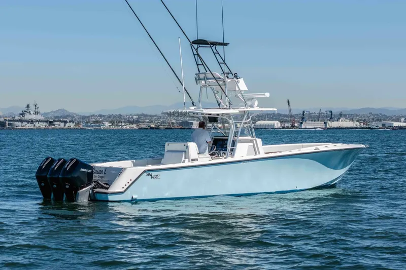 Slide: The Image of SeaVee 370 Z 2018 - 30