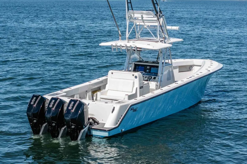 Slide: The Image of SeaVee 370 Z 2018 - 32