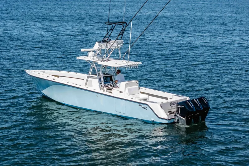 Slide: The Image of SeaVee 370 Z 2018 - 35