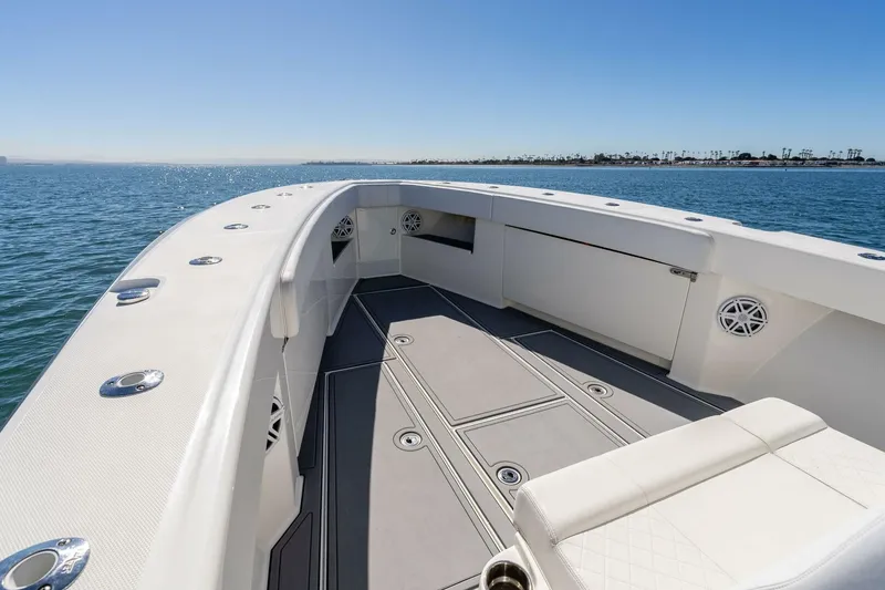 Slide: The Image of SeaVee 370 Z 2018 - 7