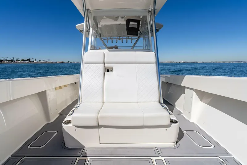 Slide: The Image of SeaVee 370 Z 2018 - 8