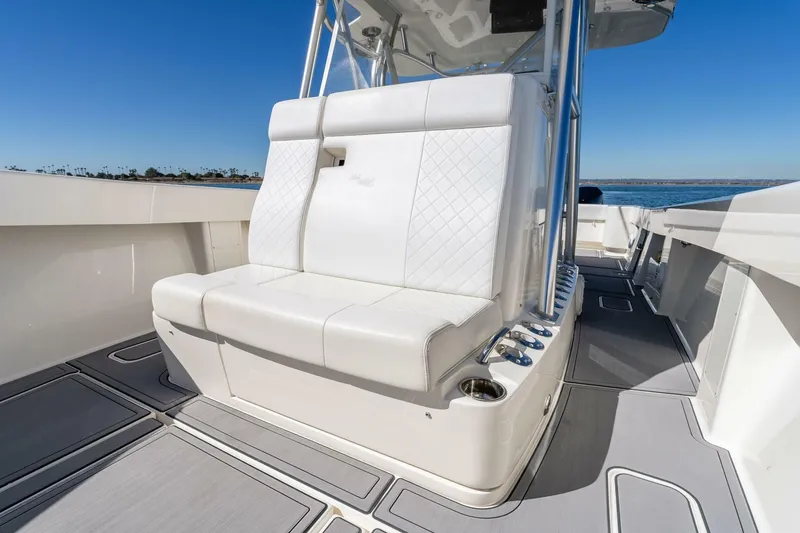Slide: The Image of SeaVee 370 Z 2018 - 9