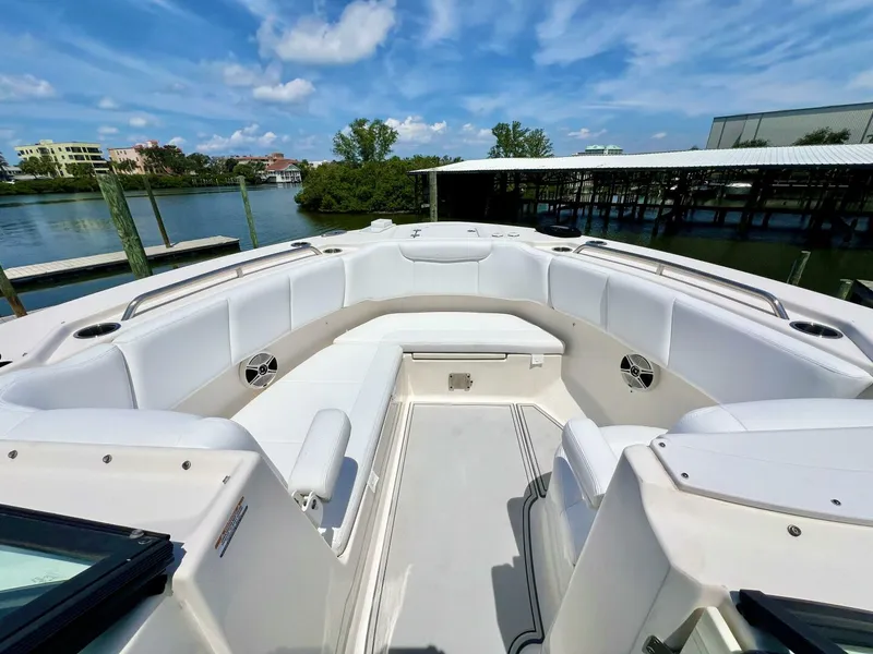 Slide: The Image of Robalo R317 2019 - 2