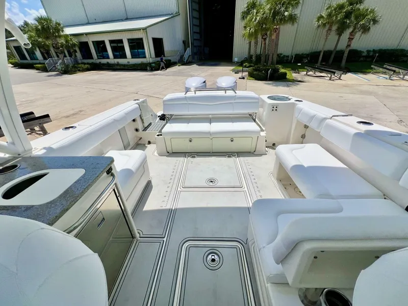Slide: The Image of Robalo R317 2019 - 3