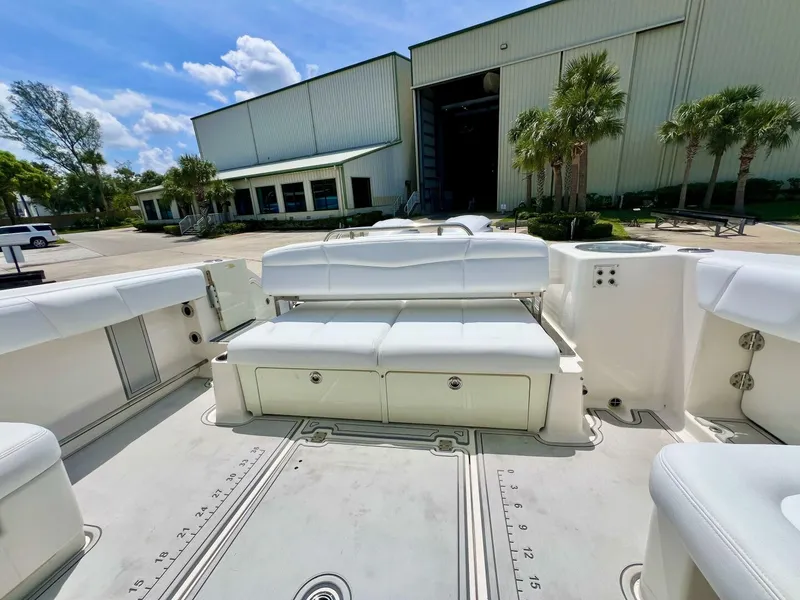 Slide: The Image of Robalo R317 2019 - 4