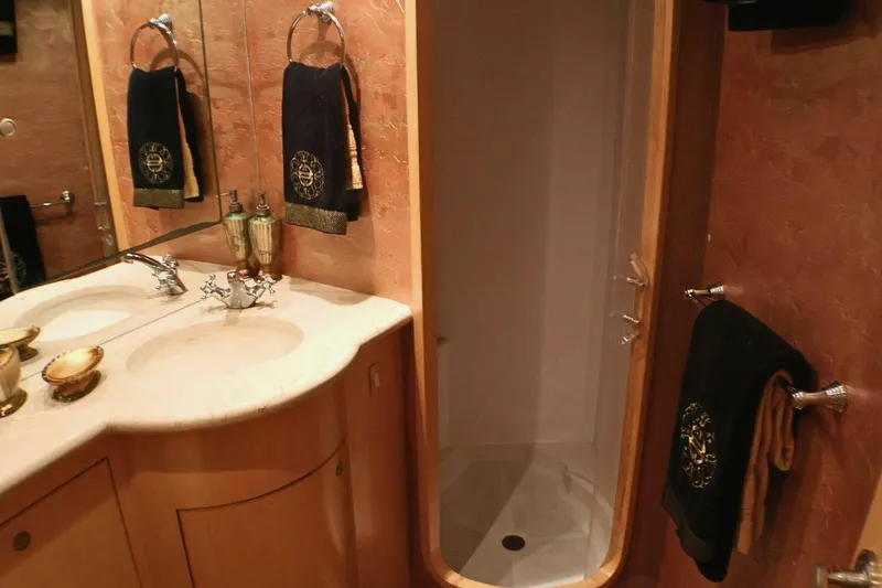 Slide: The Image of Donzi 73 Sport Yacht 2001 - 30