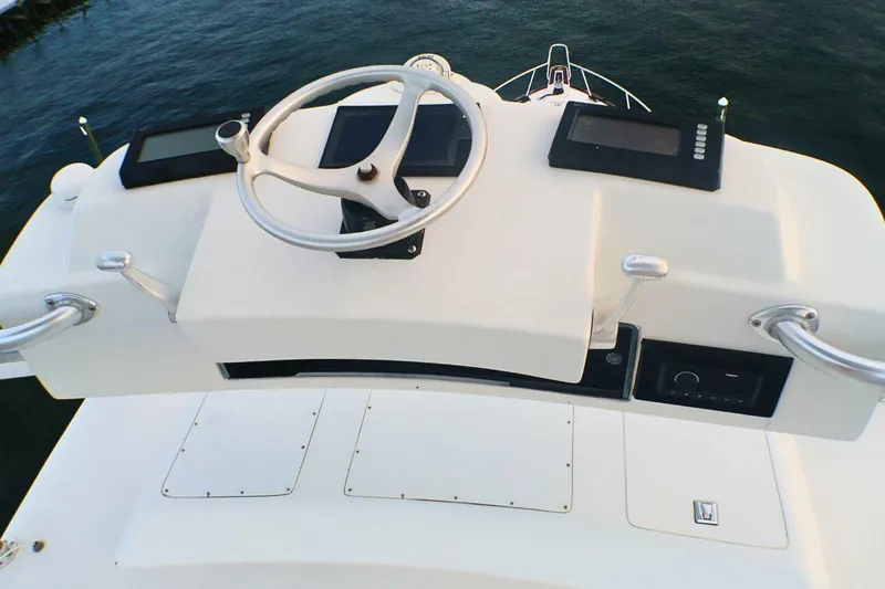 Slide: The Image of Donzi 73 Sport Yacht 2001 - 61