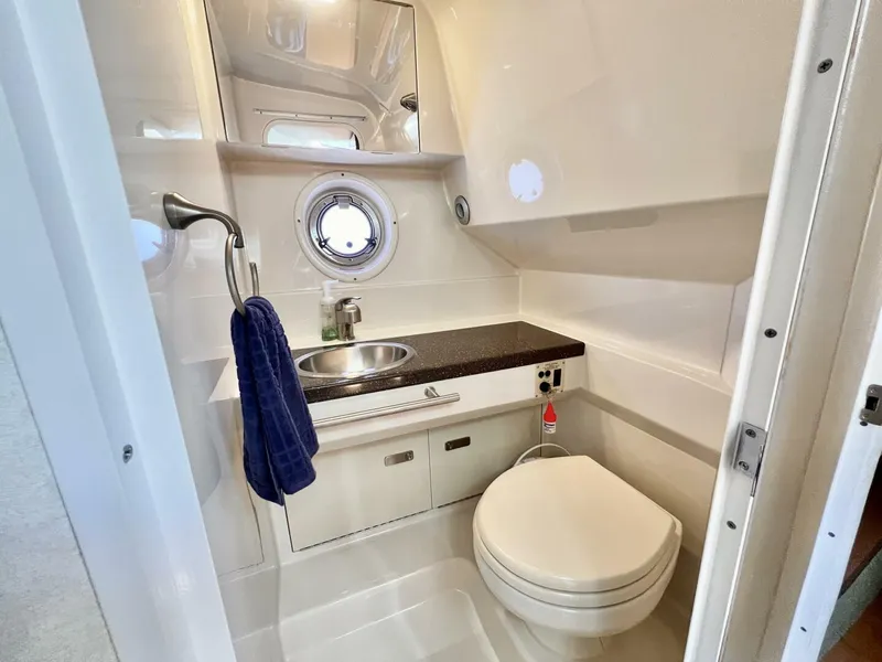 Slide: The Image of Sea Ray 310 SunDancer 2012 - 12