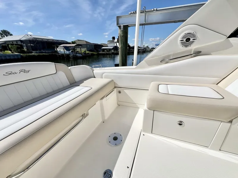 Slide: The Image of Sea Ray 310 SunDancer 2012 - 8